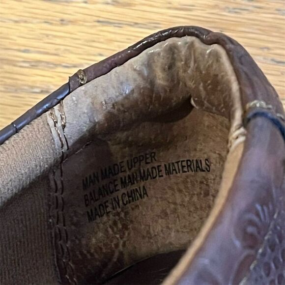 BOC Born Concepts Women's Brown Floral Embossed Clogs Size 8.5 - Picture 7 of 9